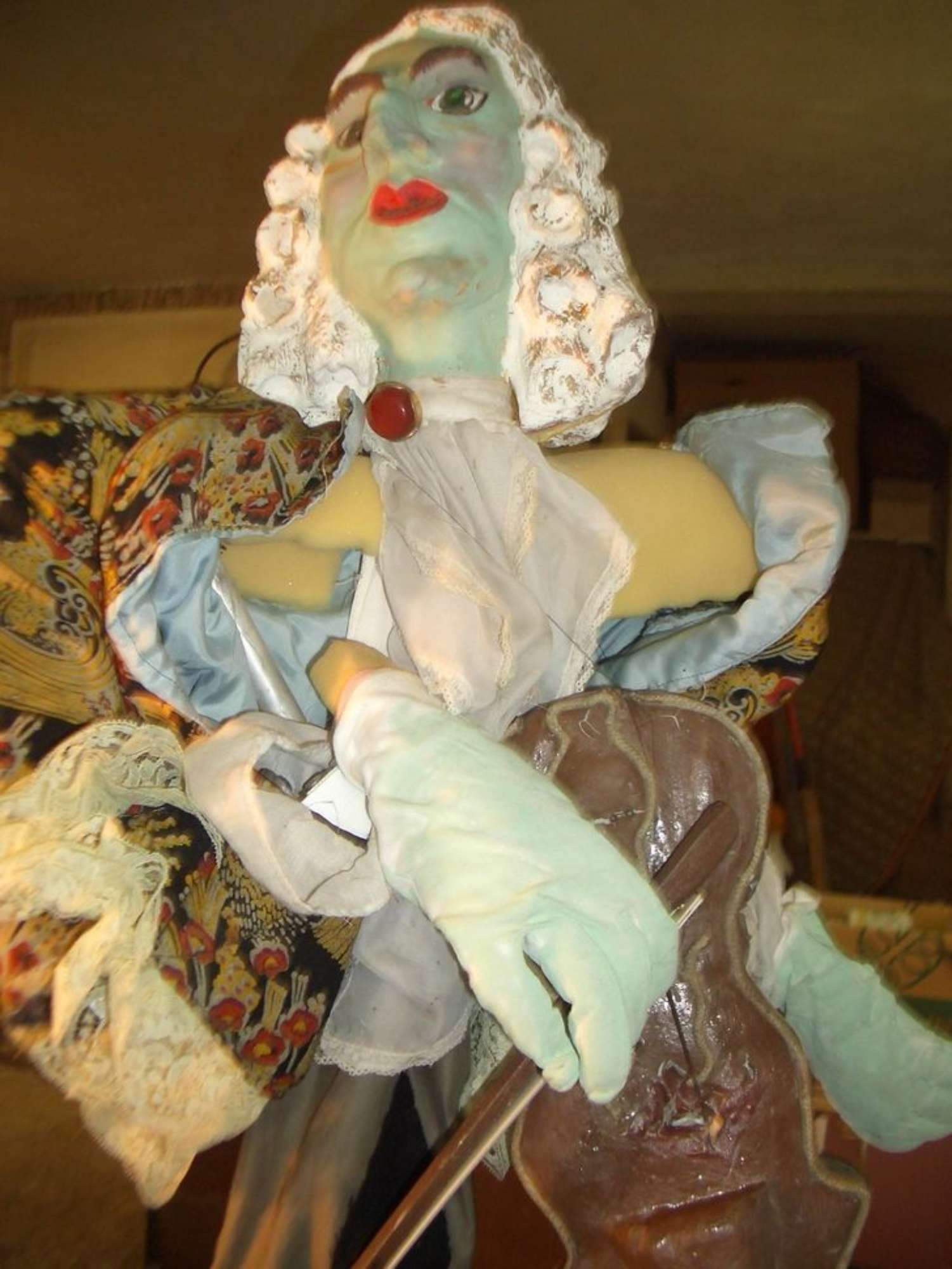 Personaggio 2 prima del restauro